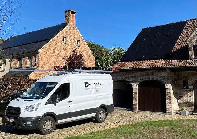 Decoster a installé des panneaux solaires sur cette maison rurale.